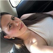 Soy una persona paciente, simpática y comprensiva a la que le apasiona transmitir sus conocimientos en inglés a los demás